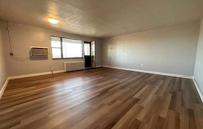 2 beds, 1 bath, 800 sqft, $1,899, Unit 6230 Fifth Ave. #323E