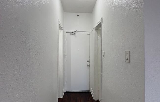 Studio, 1 bath, 500 sqft, $1,550, Unit Unit 109