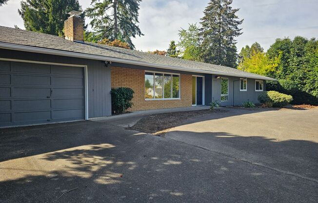 SINGLE LEVEL IN RALEIGH HILLS - REMODELED 3 BEDROOMS, 2 BATHS