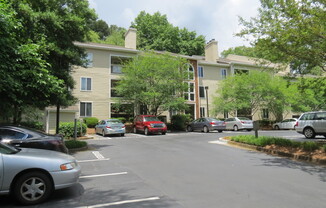 Ground Floor Condo Near Emory, CDC & Decatur