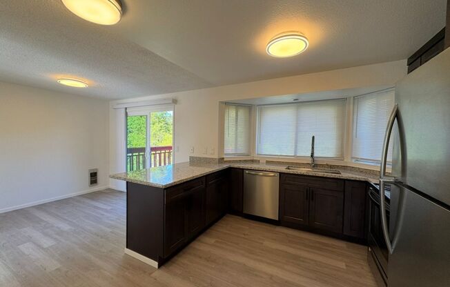 12819- 12821 Waller Rd E
