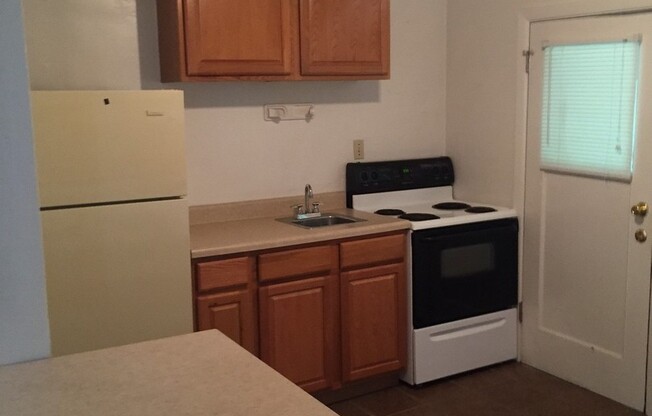2 Bed Duplex on Hancock Available August 2024!