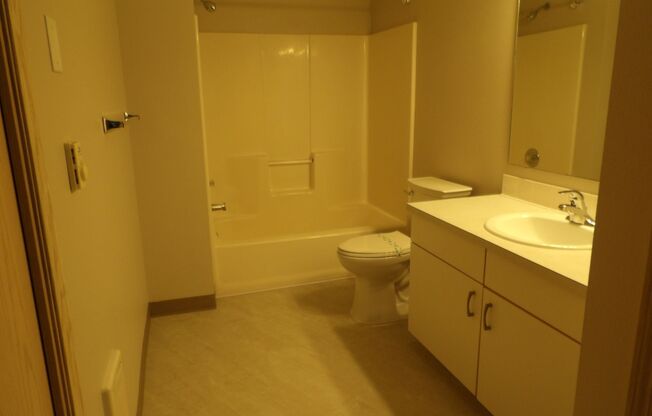 2 beds, 2 baths, 1,240 sqft, $1,940, Unit R77