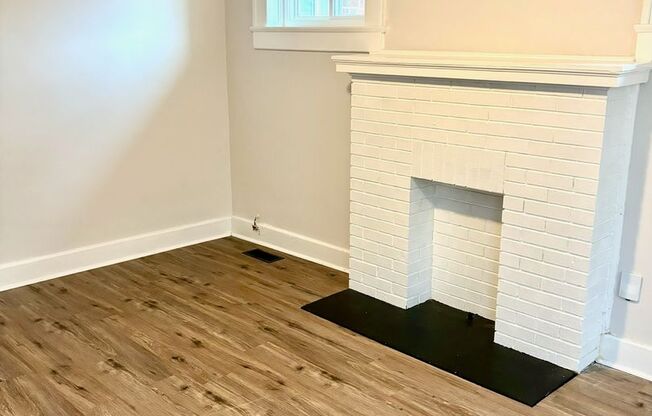 Remodeled 1 bedroom duplex with off street parking!