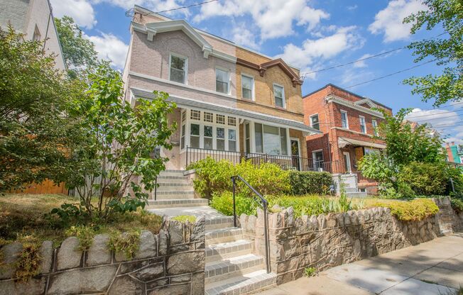 Exquisite 4 BR/3.5 BA EOG Townhome in Takoma!