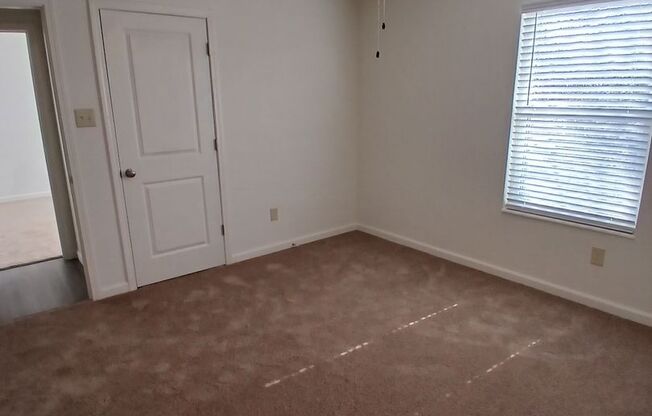 2 beds, 1 bath, 800 sqft, $1,095, Unit 190203