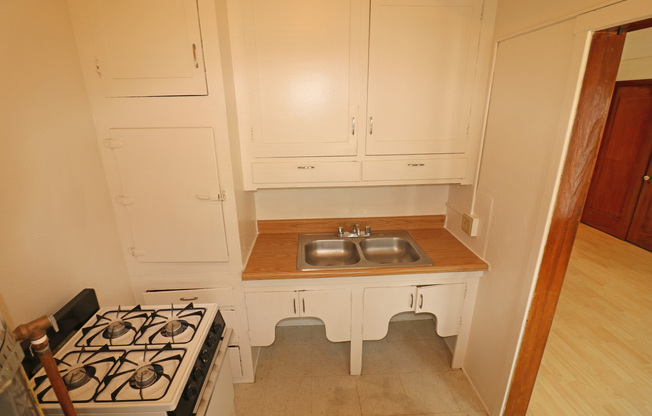 Studio, 1 bath, 375 sqft, $1,595, Unit 202