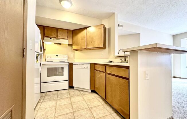 1 bed, 1 bath, 656 sqft, $935, Unit 7P