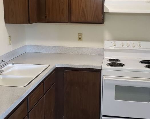 2 beds, 1 bath, $1,395