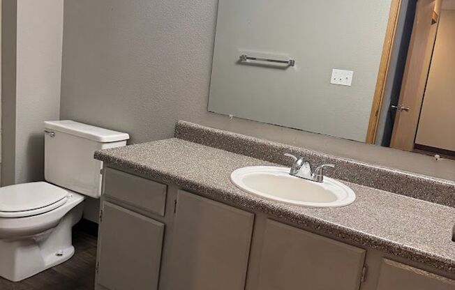 2 beds, 2 baths, 1,070 sqft, $1,675, Unit 18-201