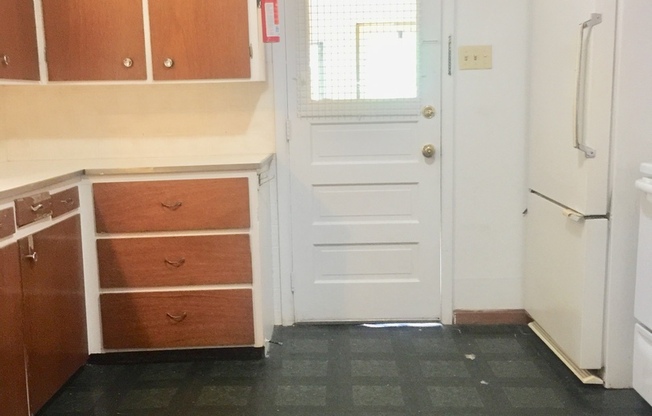 2 beds, 1 bath, $1,350, Unit 1