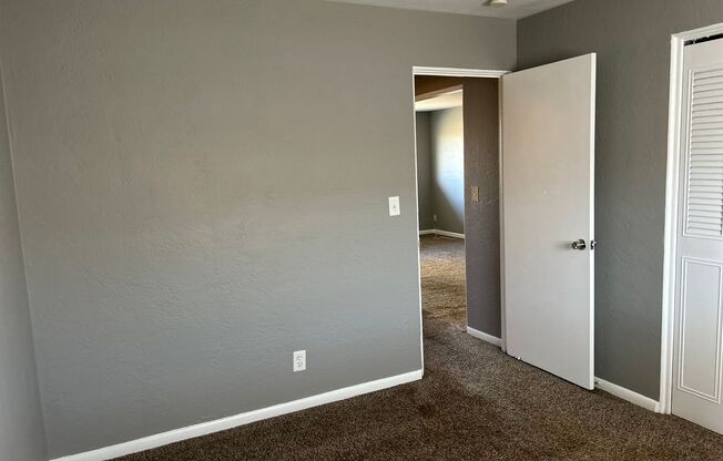 2 beds, 1 bath, 750 sqft, $1,070, Unit B05 1038 17