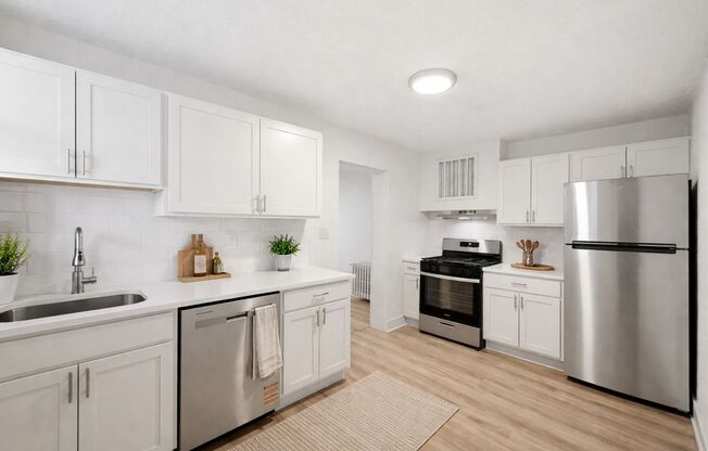 Updated Apartment Homes Near Downtown | 126 W 9th Ave