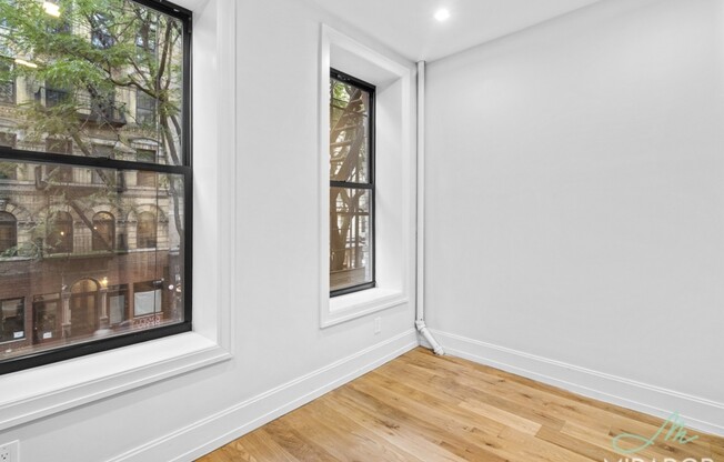 221 E 10 ST
