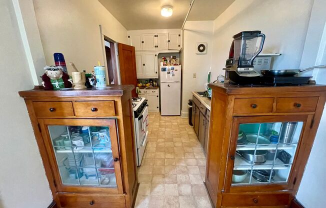 1 bed, 1 bath, $950, Unit 37