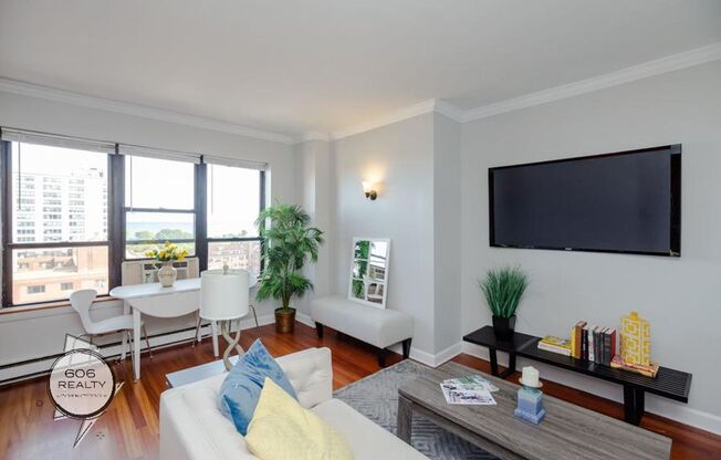 Studio, 1 bath, 600 sqft, $1,450, Unit 808