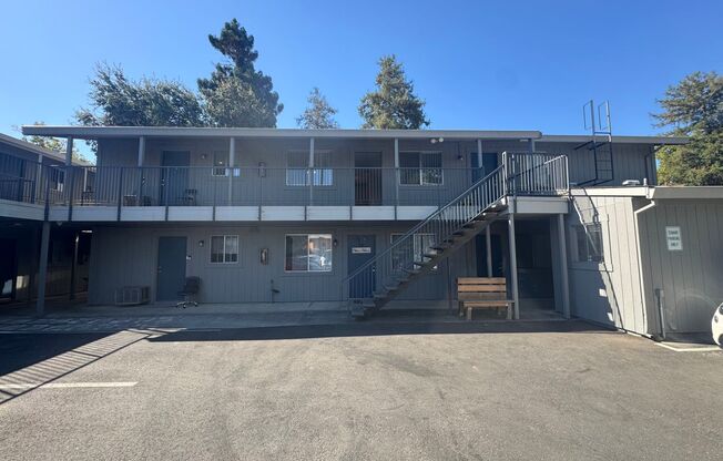 2 Bed / 1 Bath | Oak Park Apartment