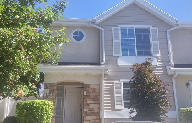 3 bedroom 2 1/2 bath townhome