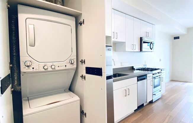 2 beds, 1 bath, $3,000, Unit 211