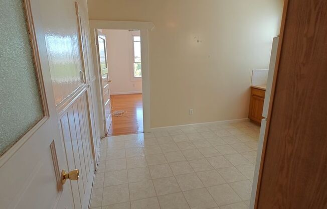 2 beds, 1 bath, $3,400, Unit 1275