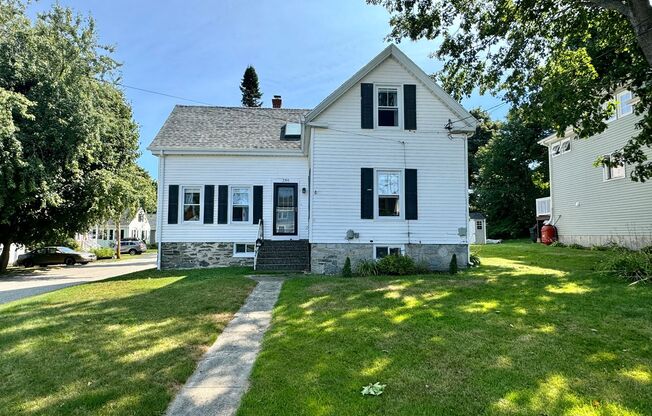 3BD/1.5BA South Portland Single Family Home!! W/D In-Unit & Storage in Basement & Shed! Available Now!