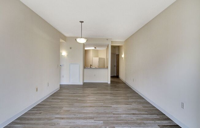 2 beds, 1 bath, 981 sqft, $1,595, Unit 0704