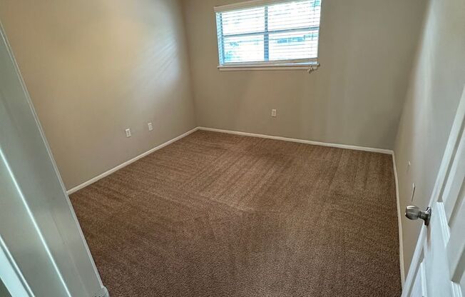 1 bed, 1 bath, 583 sqft, $1,100, Unit 52
