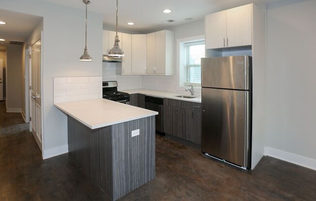 2 beds, 1 bath, 755 sqft, $3,100, Unit 3915-3S