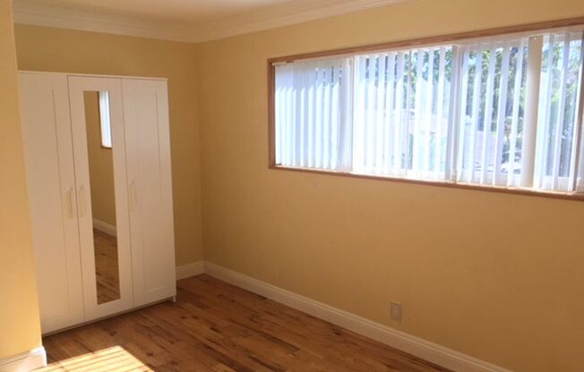 University Park Home! 4 Bedroom 2 Bath Attached Townhouse,