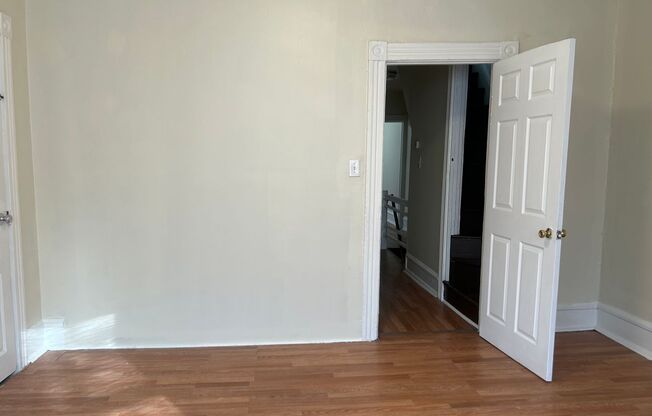 3 beds, 1 bath, $1,395, Unit Apt. 2