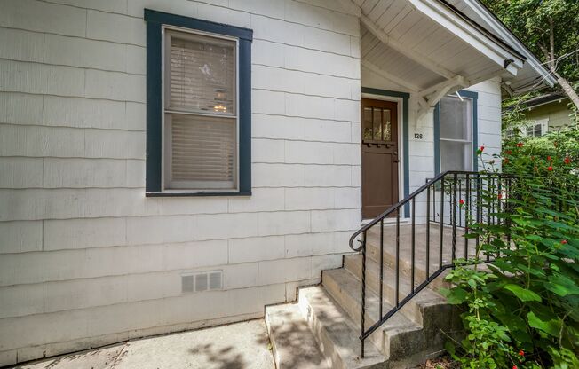 CHARMING 2-BEDROOM ALAMO HEIGHTS COTTAGE