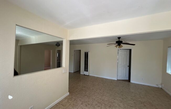 Spacious 2-Bed, 2-Bath Triplex Front Unit with Bonus Room – Prime Ontario Location on Arrow Blvd!