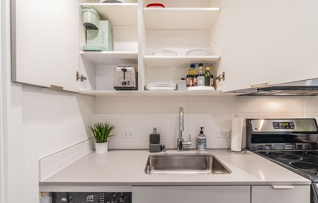 Studio, 1 bath, 405 sqft, $1,295, Unit B002