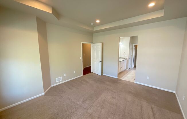 3 beds, 2.5 baths, $2,550