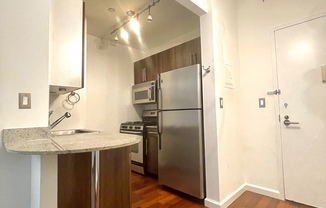 Studio, 1 bath, 370 sqft, $3,300, Unit 406