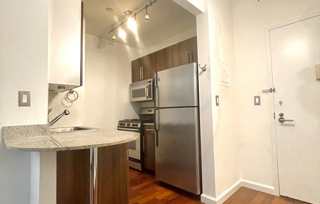 Studio, 1 bath, 370 sqft, $3,300, Unit 406