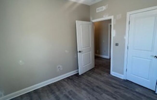2 beds, 1 bath, 950 sqft, $1,000, Unit 214