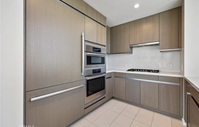 2 beds, 2 baths, 1,290 sqft, $4,600, Unit 2408