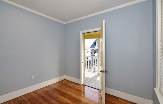 3 beds, 1 bath, 1,175 sqft, $3,100, Unit 2