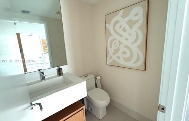 3 beds, 2 baths, 1,395 sqft, $7,250, Unit 460 NE 28th St # 2908