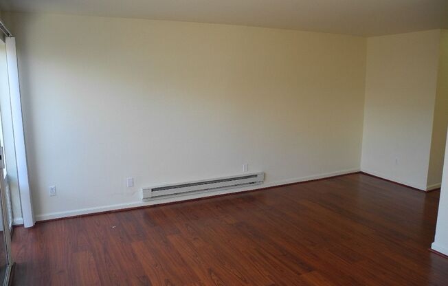 Studio, 1 bath, 418 sqft, $1,595, Unit R-105