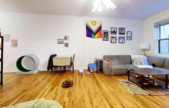 2 beds, 1 bath, 890 sqft, $2,600, Unit 1333 1B