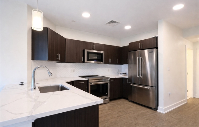 2 beds, 2 baths, 1,000 sqft, $4,050, Unit 201