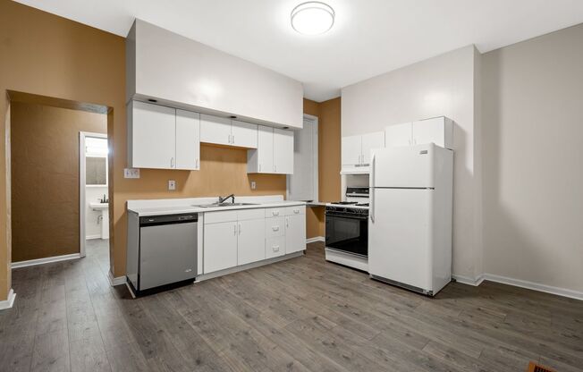 Stunning 3 bedroom home in South Side available October 1!