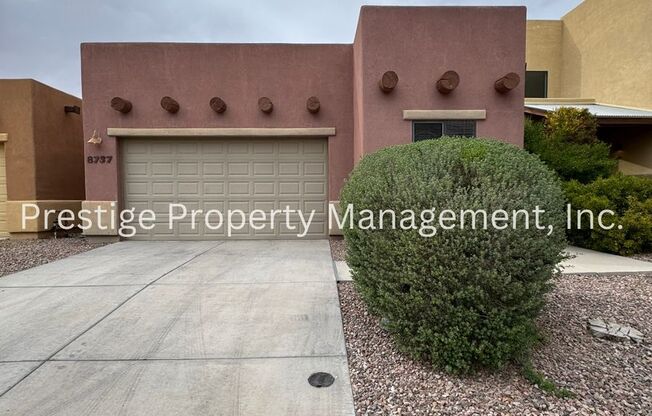 Beautiful Open/ Split floor plan home in Northwest Tucson!!