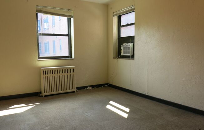 1 bed, 1 bath, 600 sqft, $1,139, Unit 5631 Rippey St. #A3