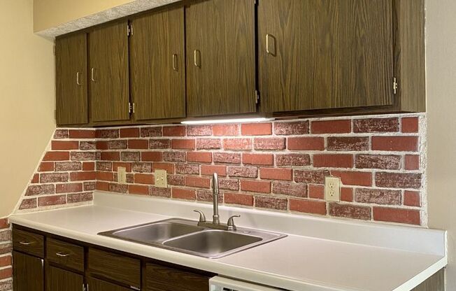 1 bed, 1 bath, 850 sqft, $925, Unit 8-835