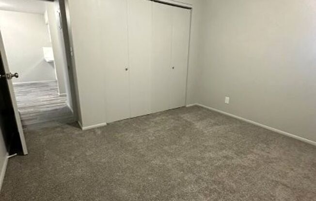 2 beds, 1 bath, 864 sqft, $1,195, Unit Unit 13