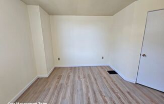 2 beds, 1 bath, $1,300, Unit Unit 1