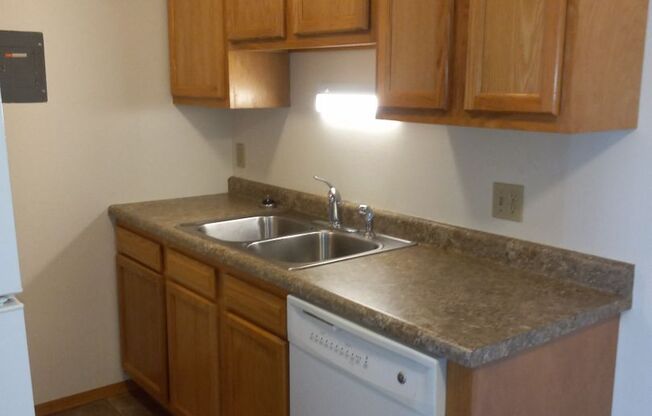 2 beds, 1 bath, 835 sqft, $795, Unit 25